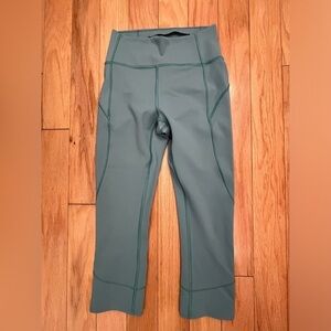 Lululemon In Movement Crop Everlux 19" Pacific Breeze Size 4